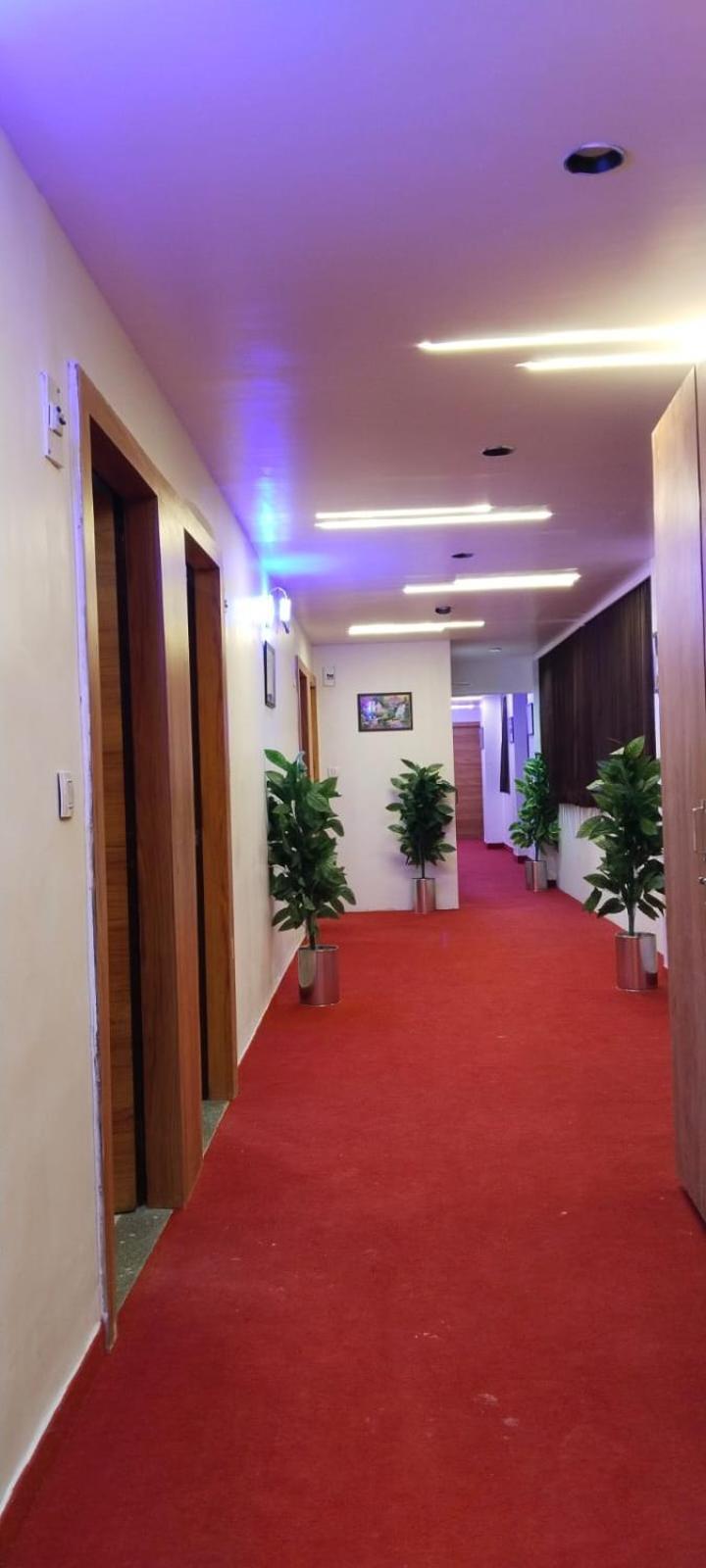 Hotel Royal Relax Гандинагар Екстериор снимка