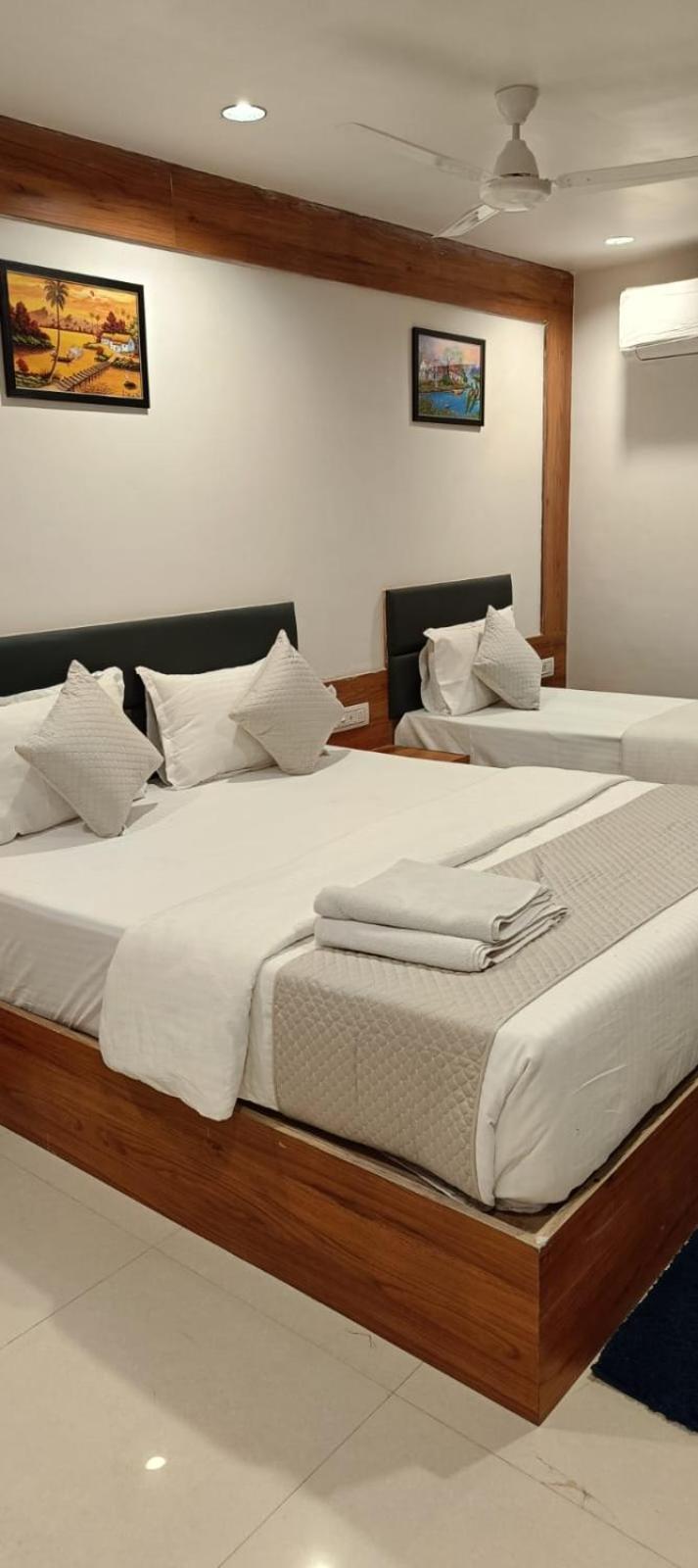 Hotel Royal Relax Гандинагар Екстериор снимка